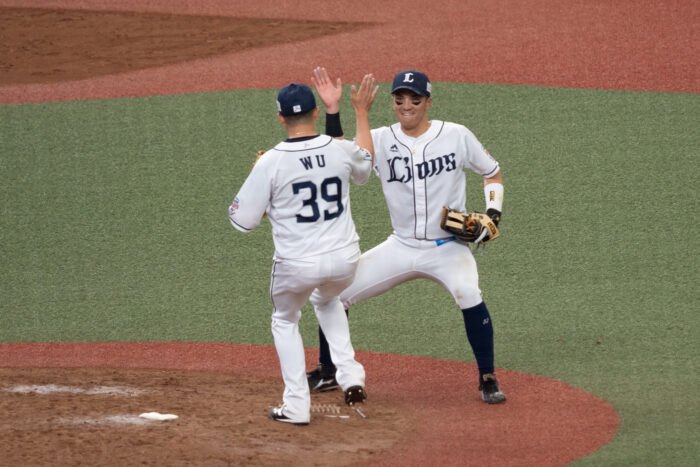 呉&山田